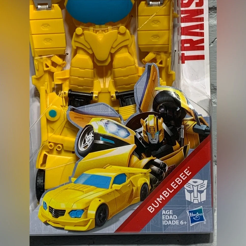 Hasbro Transformers Bumblebee Titan Toys Changers Action Figure 11